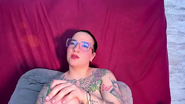 Snapshot of DEVA_BLUE_ chatting on 03.16.25 DEVA BLUE online show from 03.16.25