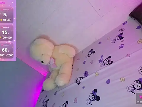 katie white online show from 10.06.25