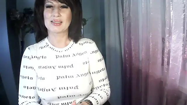 Snapshot of Faraira17 chatting on 04.25.26 Faraira17 online show from 04.25.26
