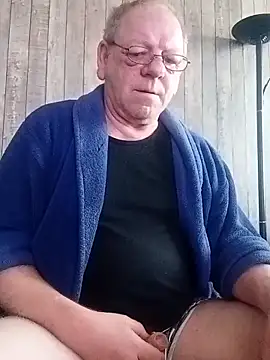 Snapshot of Kuschelb chatting on 04.17.26 Kuschelb online show from 04.17.26
