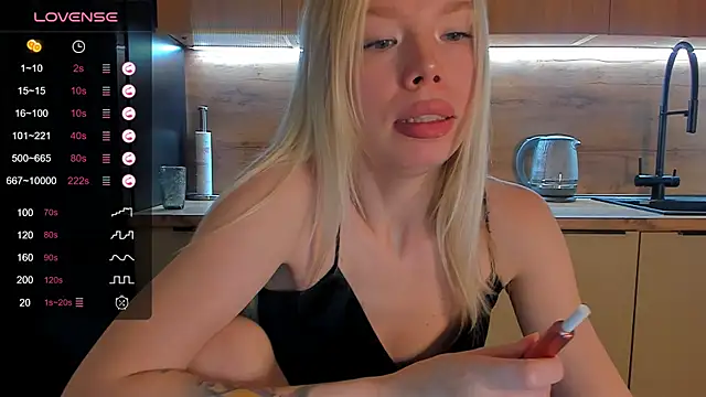 Snapshot of Olivia_Bells chatting on 05.17.26 Olivia Bells online show from 05.17.26