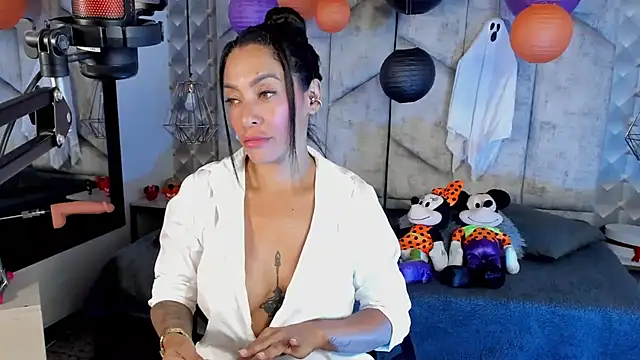 NiicolleMiller online show from 10.24.25