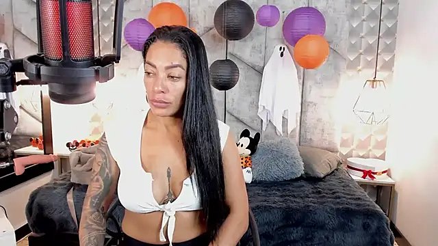 NiicolleMiller online show from 10.24.25