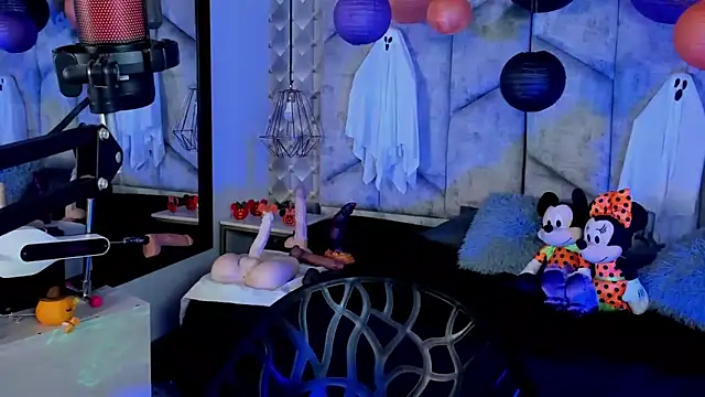 NiicolleMiller online show from 10.28.25