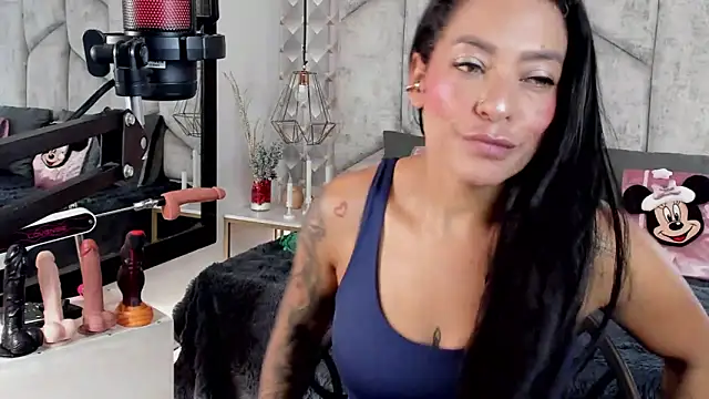 NiicolleMiller online show from 11.13.25