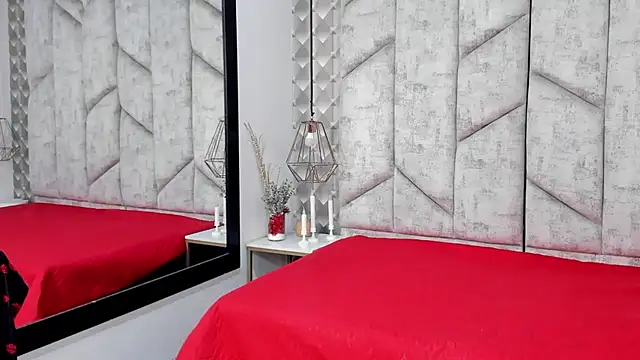 NiicolleMiller online show from 12.16.25