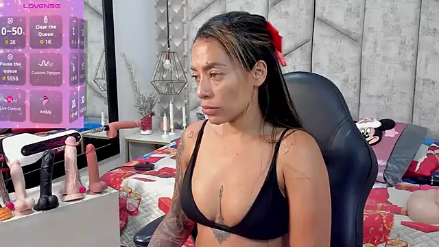 NiicolleMiller online show from 12.17.25