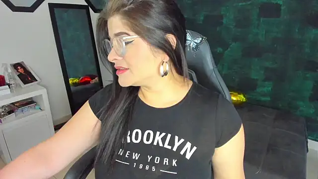 Snapshot of BellaFlaming chatting on 01.13.25 BellaFlaming online show from 01.13.25