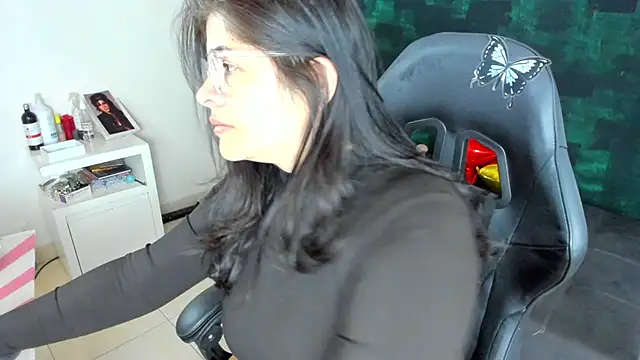 Snapshot of BellaFlaming chatting on 01.15.25 BellaFlaming online show from 01.15.25