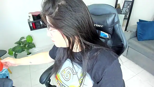 Snapshot of BellaFlaming chatting on 09.22.25 BellaFlaming online show from 09.22.25