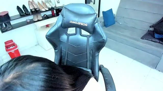 Snapshot of BellaFlaming chatting on 12.02.25 BellaFlaming online show from 12.02.25