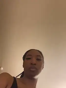 Snapshot of Iceblanca chatting on 02.21.25 Iceblanca online show from 02.21.25