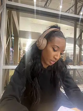 Snapshot of Iceblanca chatting on 11.11.25 Iceblanca online show from 11.11.25