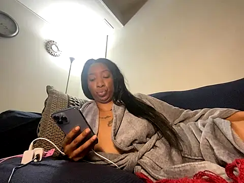 Snapshot of Iceblanca chatting on 12.01.25 Iceblanca online show from 12.01.25