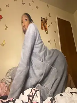 Snapshot of Iceblanca chatting on 12.04.25 Iceblanca online show from 12.04.25