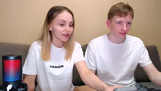 juliaanddima online show from 04.03.26