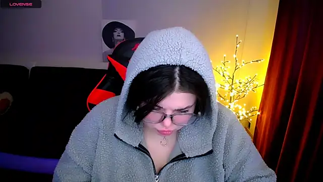 Emily Mo online show from 01.22.25