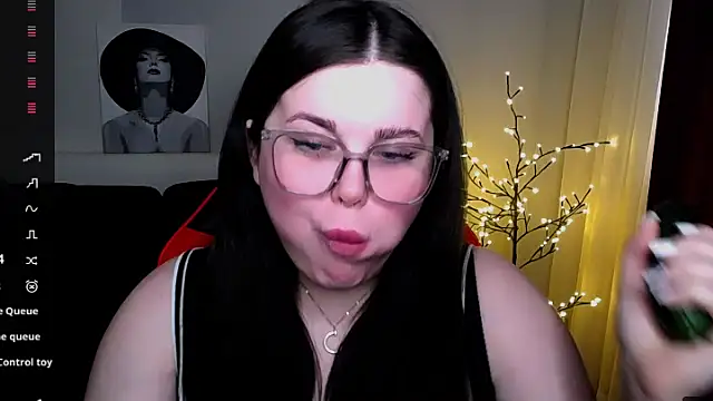 Emily Mo online show from 02.14.25