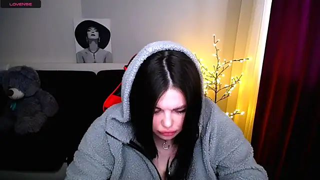 Emily Mo online show from 02.26.25