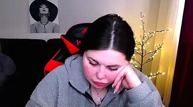 Emily Mo online show from 02.27.25