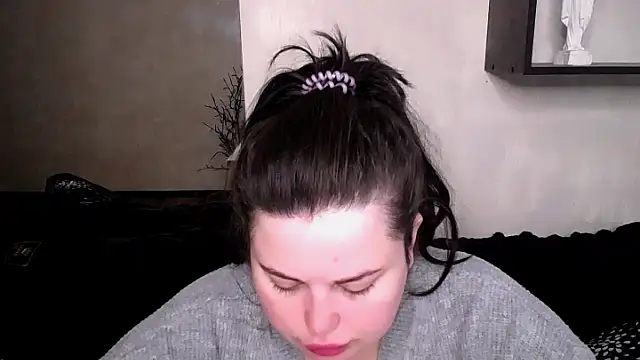 Emily Mo online show from 10.08.25