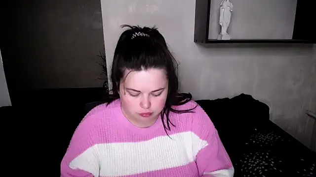 Emily Mo online show from 10.18.25