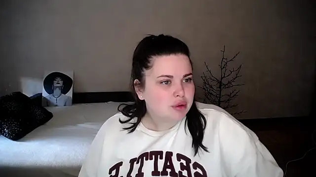 Emily Mo online show from 04.05.26