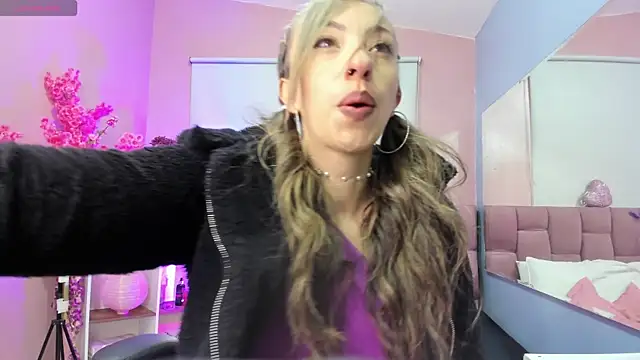 mia thompsonn  online show from 12.03.25