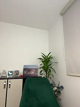 Snapshot of Your_Honeey chatting on 11.04.25 Your Honeey online show from 11.04.25