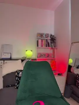 Snapshot of Your_Honeey chatting on 02.13.26 Your Honeey online show from 02.13.26