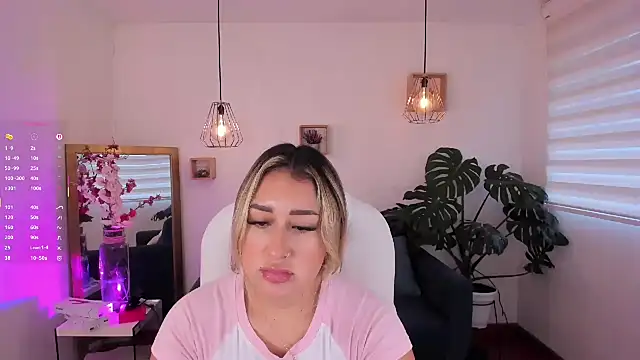 Snapshot of dina_ride chatting on 09.18.25 dina ride online show from 09.18.25