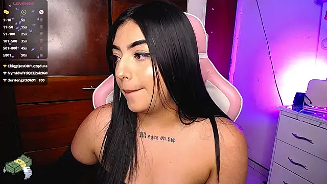 Snapshot of eva_six chatting on 01.05.25 eva six online show from 01.05.25