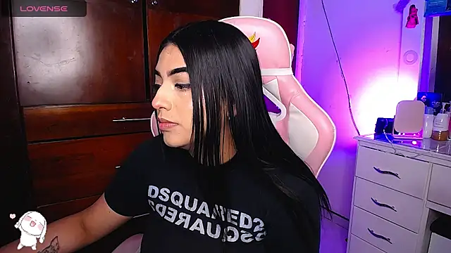 Snapshot of eva_six chatting on 02.21.25 eva six online show from 02.21.25