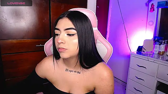 Snapshot of eva_six chatting on 02.25.25 eva six online show from 02.25.25