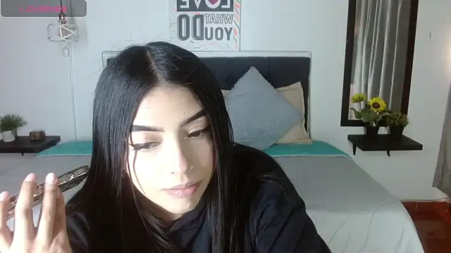 Snapshot of eva_six chatting on 10.09.25 eva six online show from 10.09.25