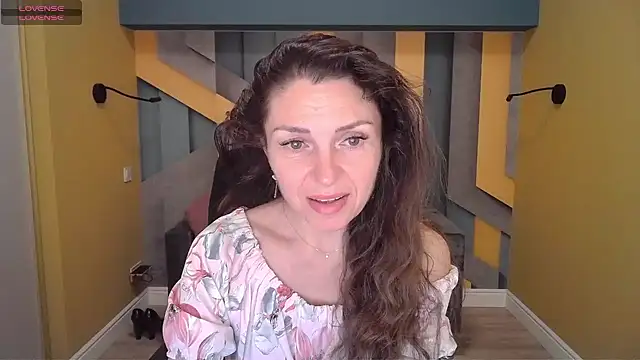 Snapshot of EllaLong chatting on 02.07.25 EllaLong online show from 02.07.25