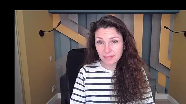 EllaLong online show from 12.05.25