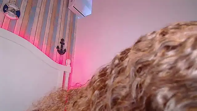 NaiaGils online show from 03.08.25