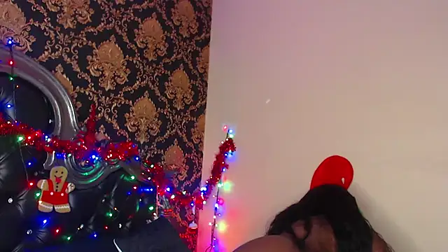 NaiaGils online show from 12.20.25