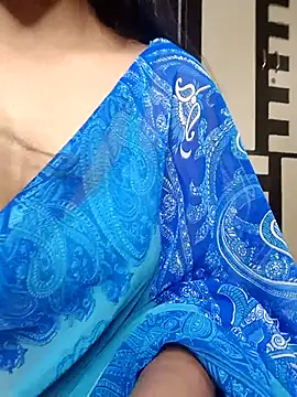 Snapshot of _surbhi_ chatting on 03.11.25 surbhi online show from 03.11.25