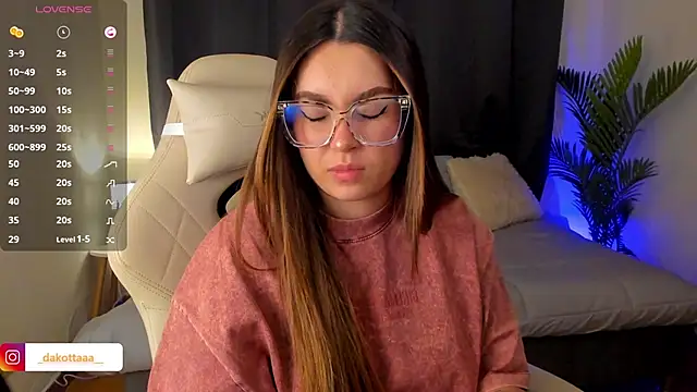 Snapshot of dakottaa_ chatting on 11.11.25 dakottaa online show from 11.11.25