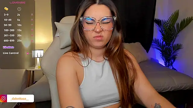 Snapshot of dakottaa_ chatting on 11.13.25 dakottaa online show from 11.13.25