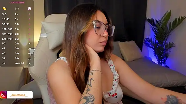 Snapshot of dakottaa_ chatting on 11.15.25 dakottaa online show from 11.15.25