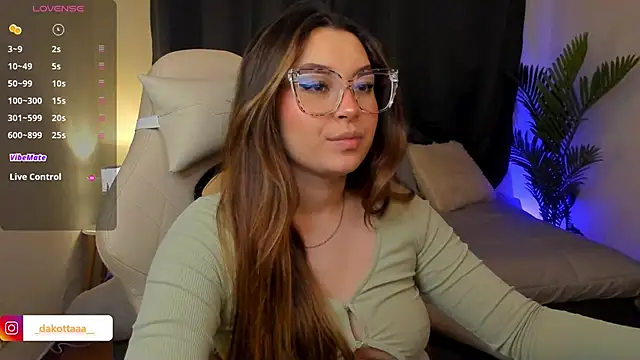 Snapshot of dakottaa_ chatting on 11.18.25 dakottaa online show from 11.18.25