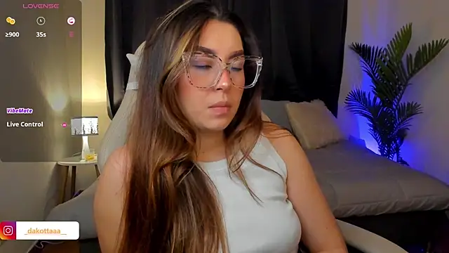 Snapshot of dakottaa_ chatting on 11.19.25 dakottaa online show from 11.19.25