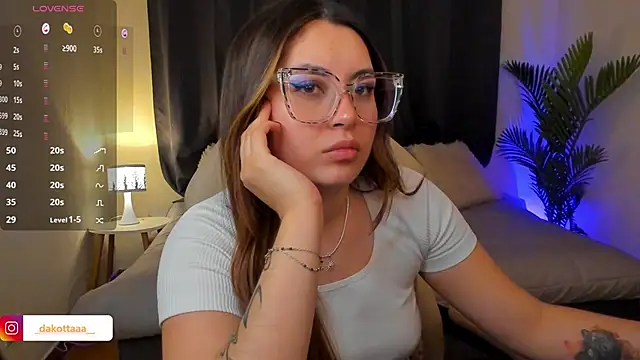 Snapshot of dakottaa_ chatting on 12.01.25 dakottaa online show from 12.01.25