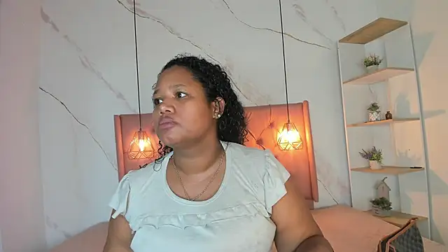 Snapshot of Belle_Brunette chatting on 12.05.25 Belle Brunette online show from 12.05.25