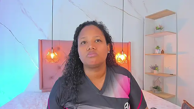 Snapshot of Belle_Brunette chatting on 12.15.25 Belle Brunette online show from 12.15.25