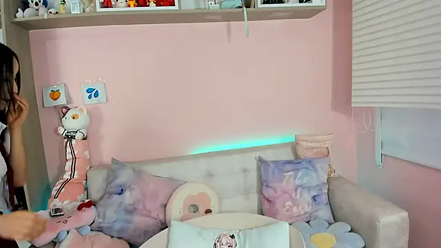 tinysara online show from 11.06.25