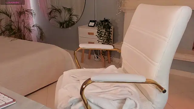 scarlet miller1 online show from 11.21.25